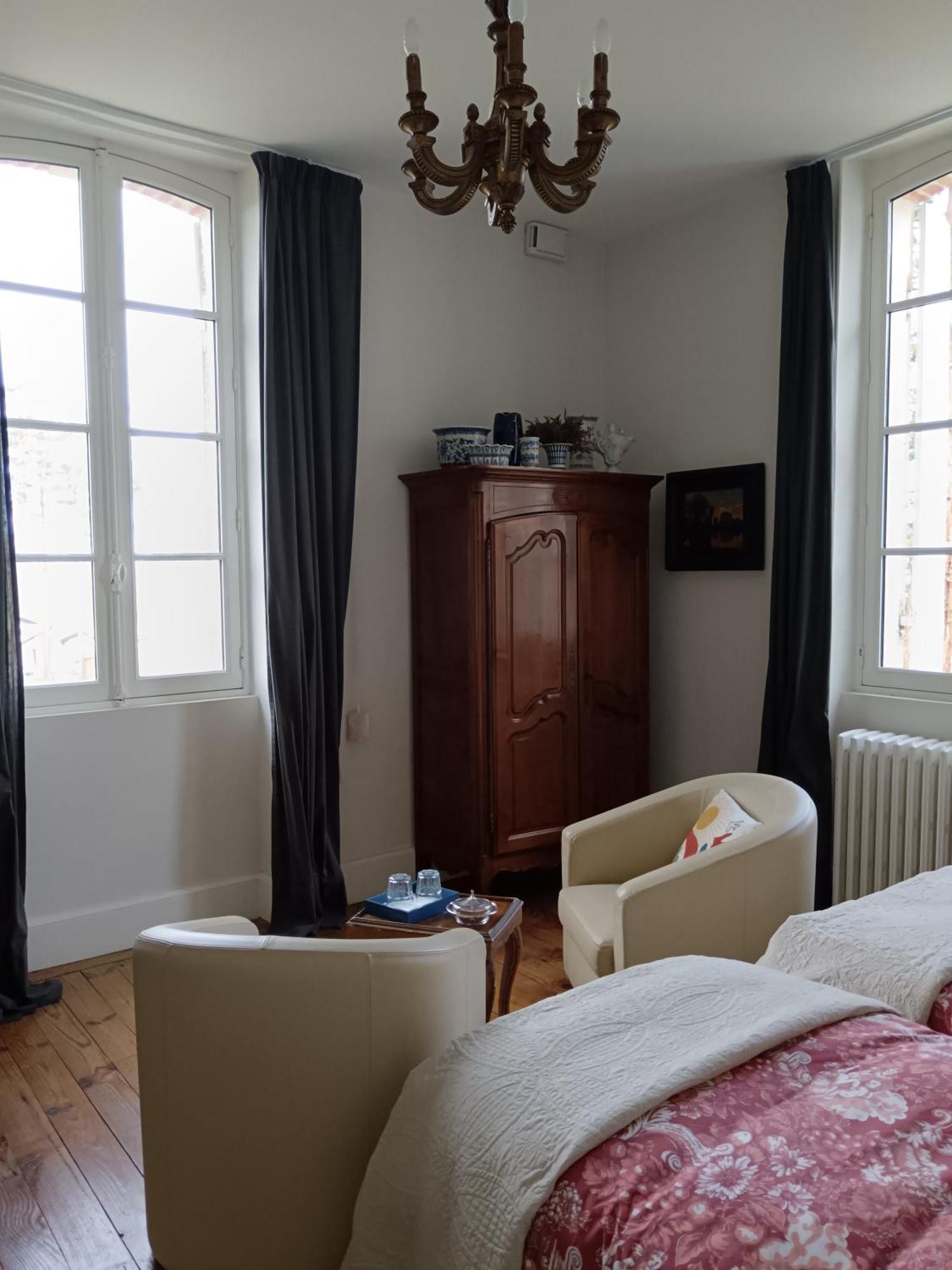 Castel La Bergerie Bed & Breakfast Laglorieuse Exterior photo